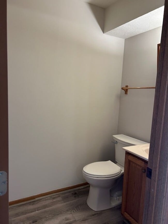 Building Photo - 2 Bedroom, 1 1/2 Bath 1500 sq. ft. Townhom...