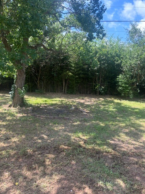 Building Photo - 711 Hillview St