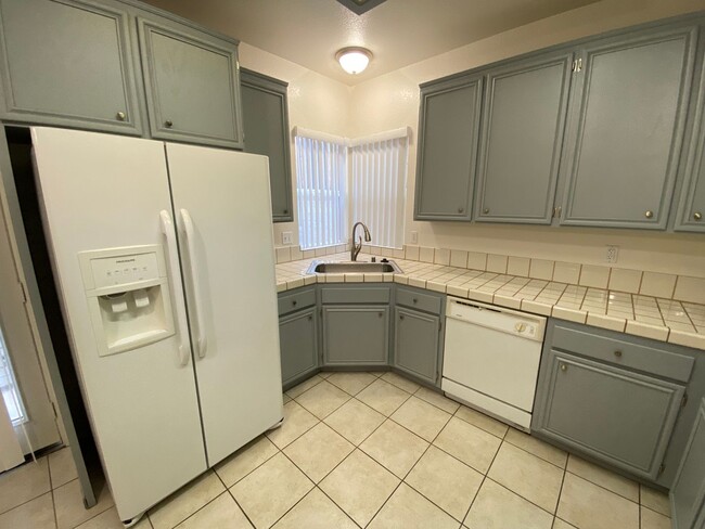 Building Photo - Beautiful 3 Bedrooms in Granite Hills