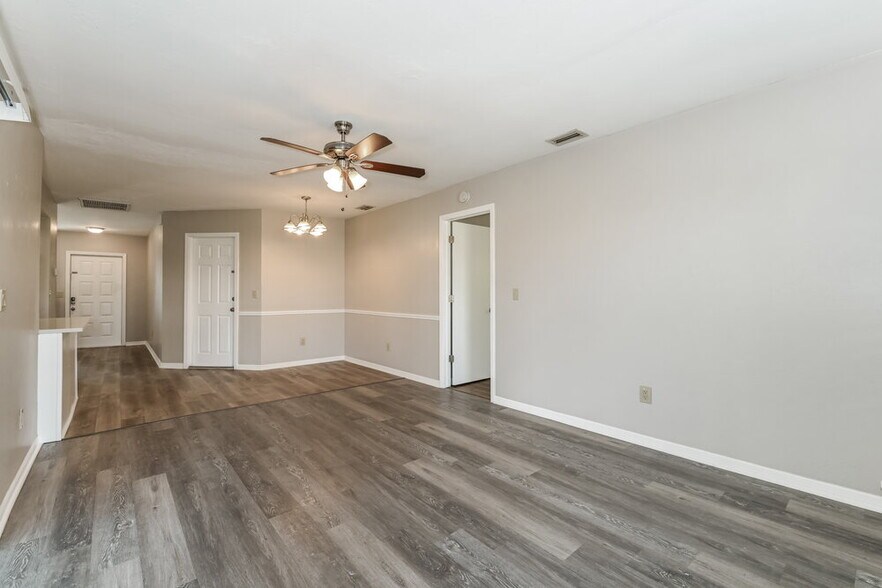 Building Photo - 2123 SE 3rd St