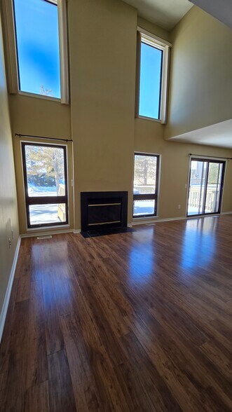 Building Photo - 653 Glasgow Ct