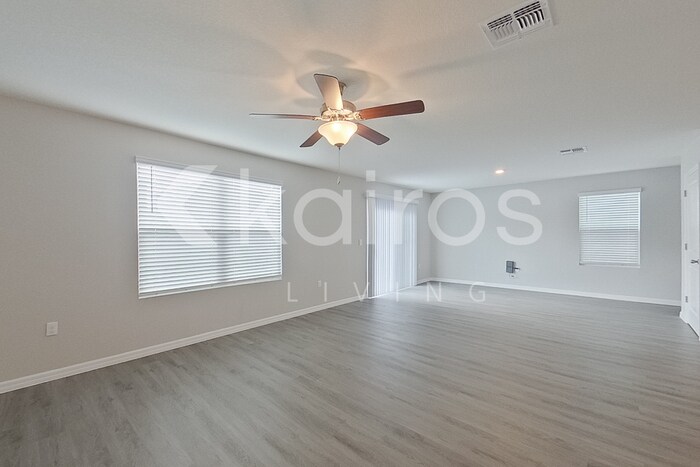 Building Photo - 8656 SW 43rd Ter