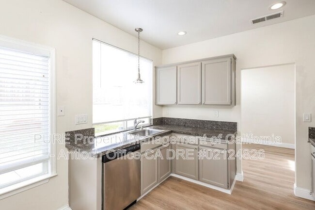 Building Photo - 2332 Weston Ct