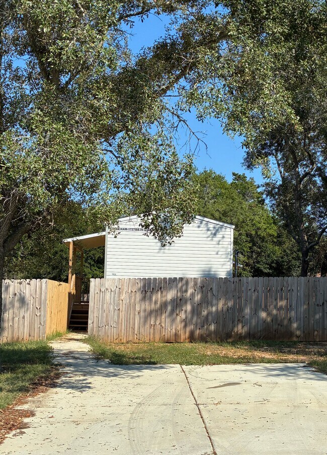 Primary Photo - 1826 Abercrombie Rd