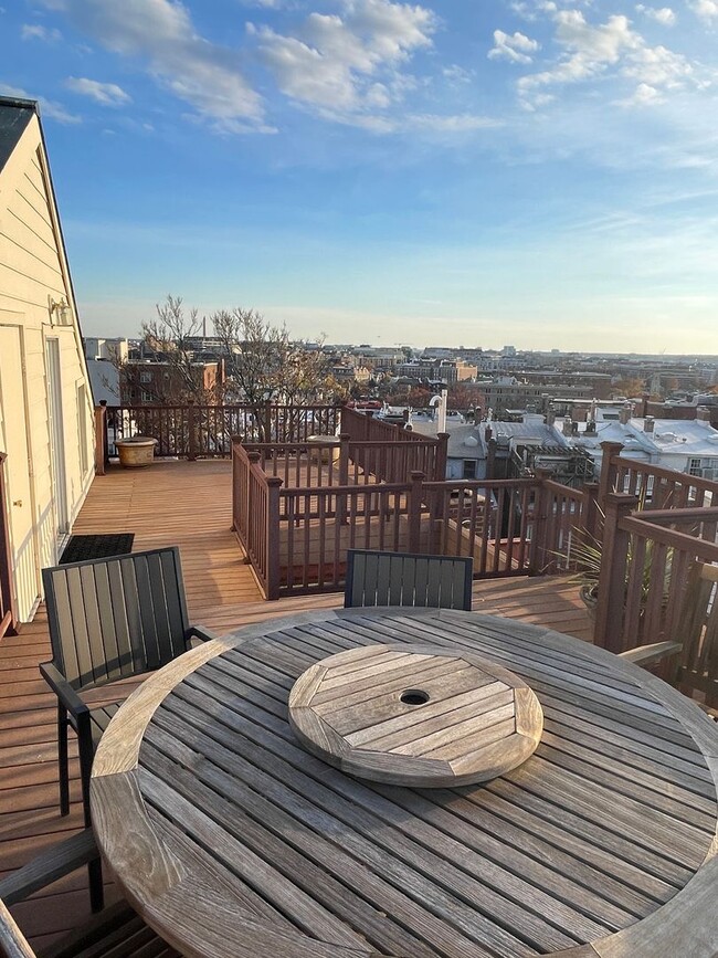 Building Photo - Kalorama Grandeur with 2 Car Garage and la...