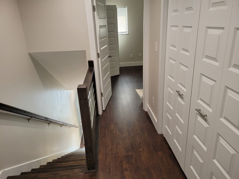 Building Photo - 4971 W 16th St