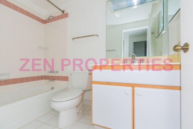 Building Photo - 3 bdrm/ 2.5 bath townhome for rent at Neho...