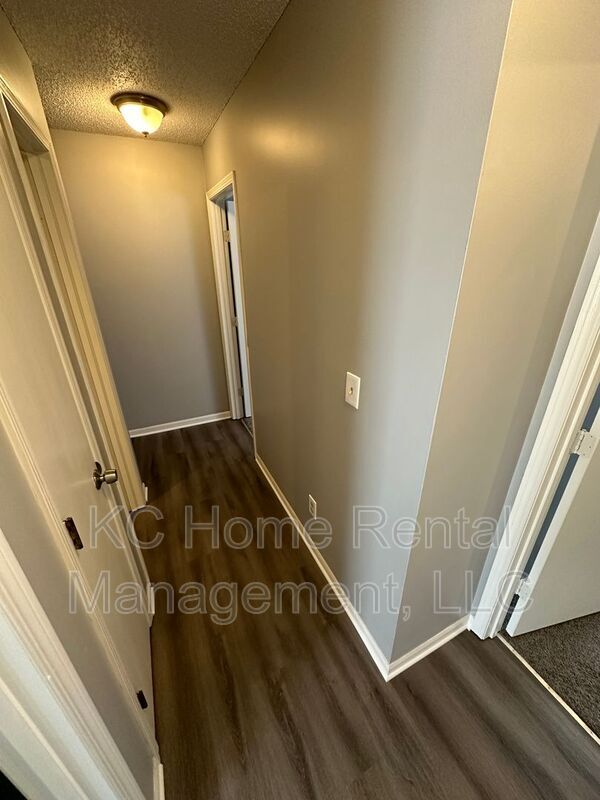 Building Photo - 506 A Skyvue Dr