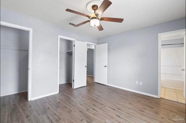 Building Photo - Scenic Heights Living at an Affordable Price!