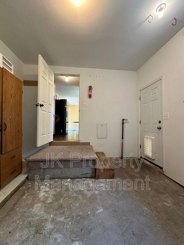 Building Photo - 710 48th St S