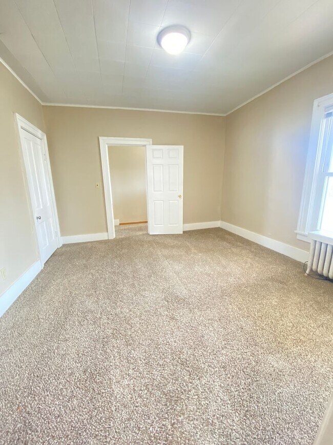 Building Photo - 217 W Irving Ave