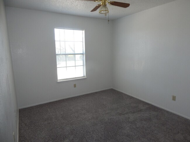 Building Photo - 1613 Bobby Lee Dr
