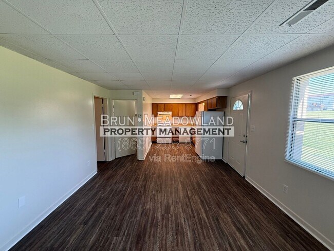 Building Photo - 1921 Meadowland Ln