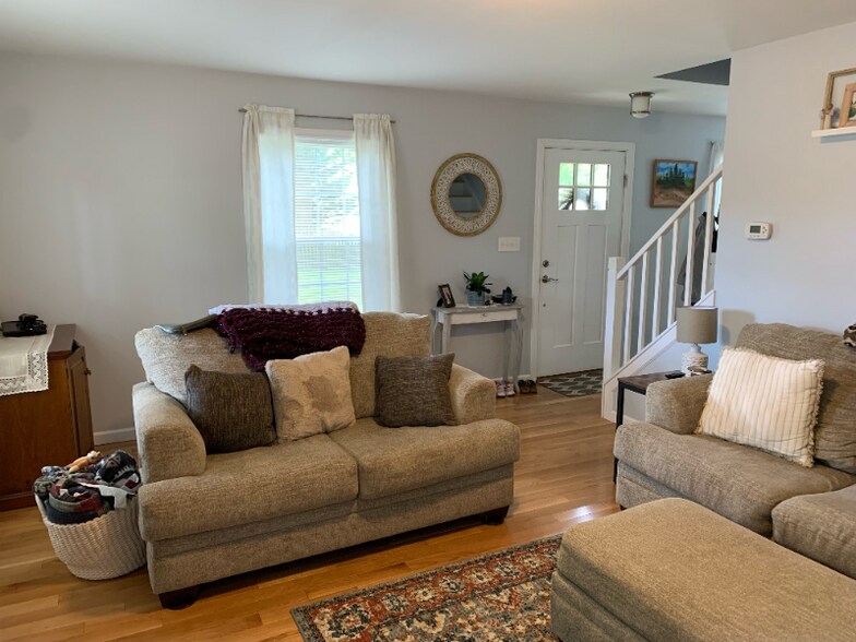 Building Photo - 141 Maplewood Ln