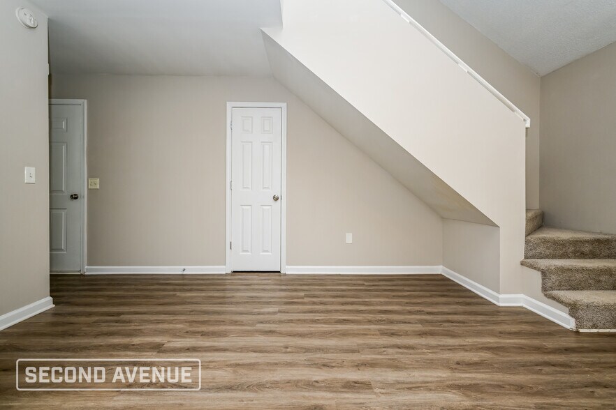 Building Photo - 2370 Iron Horse Dr