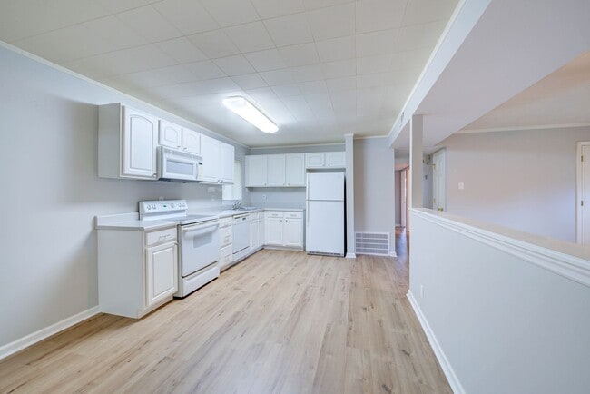 Building Photo - Dog Friendly 3 Bed 1 Bath Ranch Home With ...