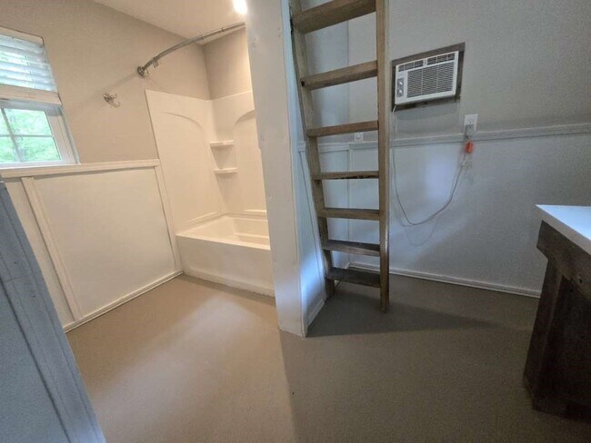 Building Photo - 667 Miller Dr