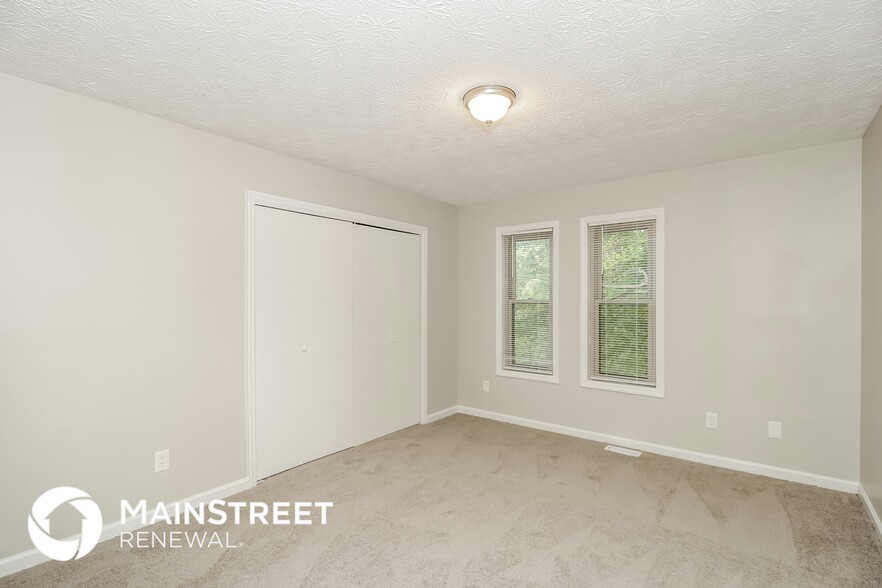 Building Photo - 587 Farmbrook Trail NE