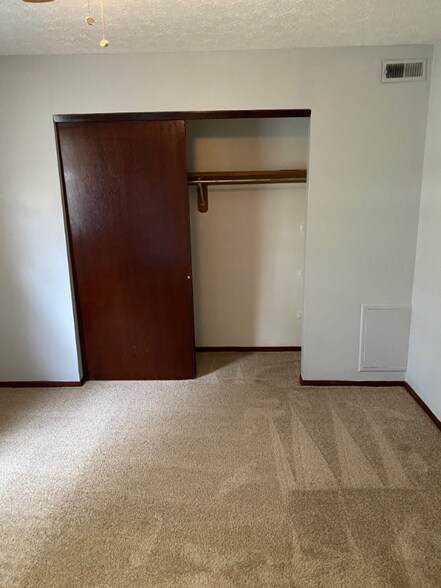 Building Photo - 136 W Pacemont Rd