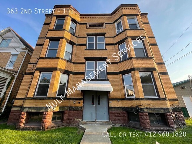 Building Photo - Eligible for Section 8: 3 Bed, 1 Bath Apar...