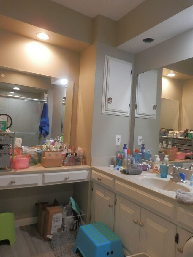 Building Photo - Spectacular 5 Bed 3 Bath With Amazing View...