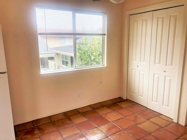 Building Photo - Spacious Two Bedroom Near Downtown Monterey