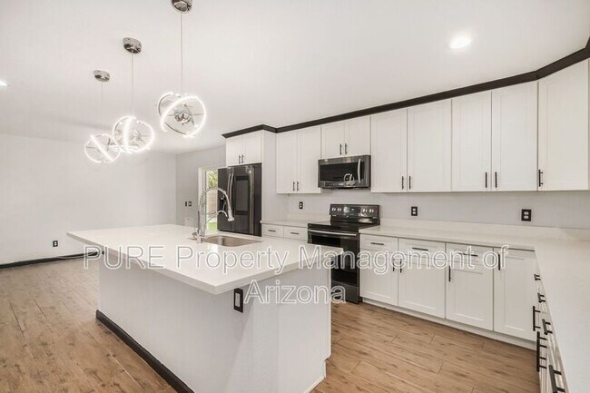 Building Photo - 2201 E Montecito Ave