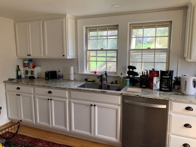 Building Photo - Single Family Located in a Quiet Residential Neighborhood