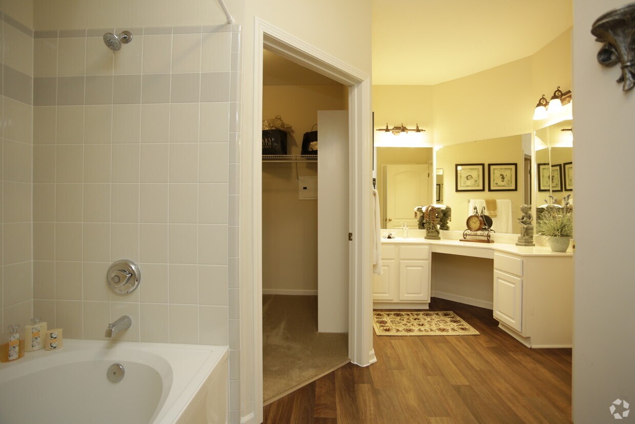The Woods Of Cherry Creek Apartment Homes Overland Park