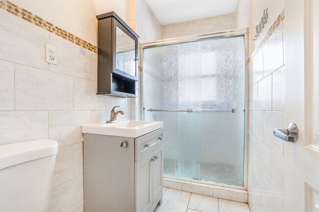 Building Photo - 1707 W Wallen Ave