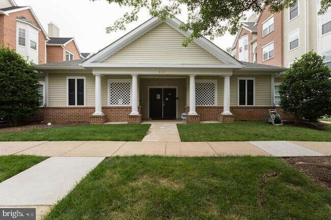 Building Photo - 4138 Fountainside Ln
