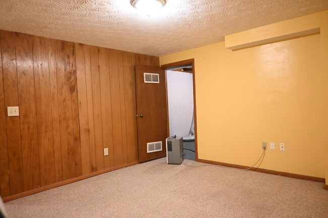 Building Photo - 917 Annagladys Dr