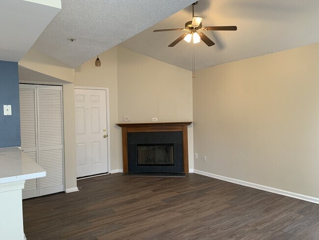 Building Photo - 14053 Vista Dr