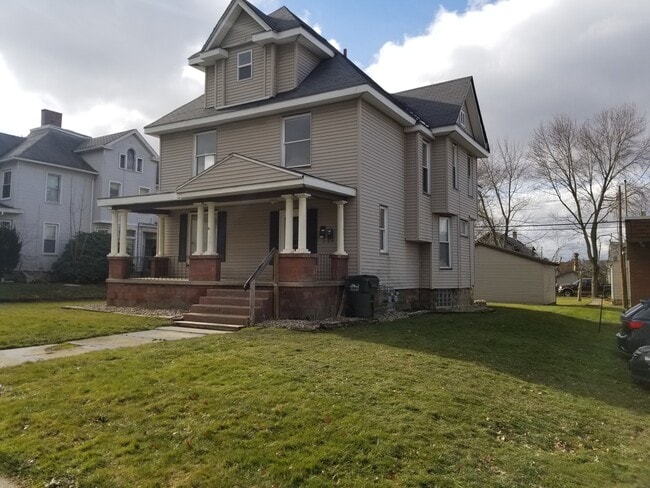 Building Photo - 1015 S Arch Ave