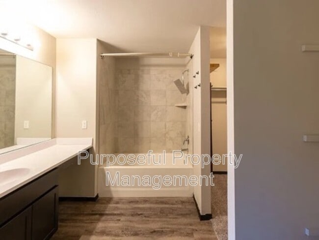 Building Photo - 1425 Sandstone Dr