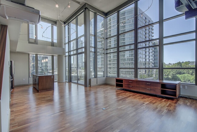 Building Photo - Great 2bd/2ba modern town home located in the center of South Lake Union W/S/G and ( 2) parking s...