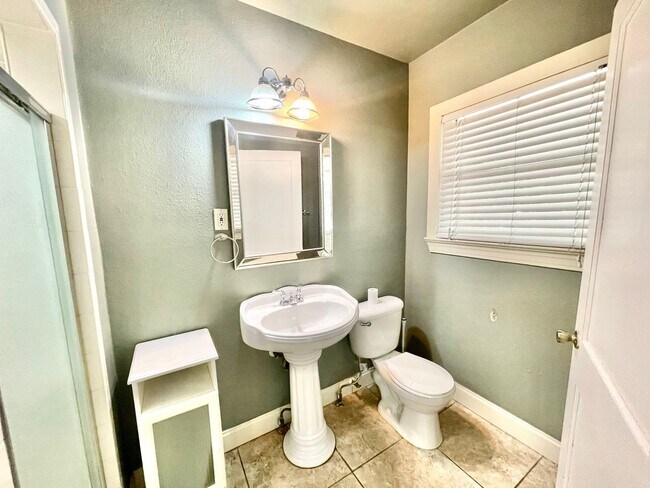 Building Photo - South Central Cottage in Austin