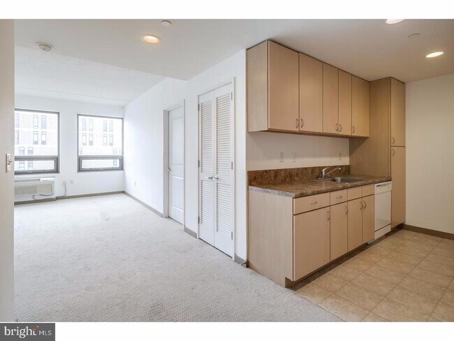 Building Photo - 815 Arch St