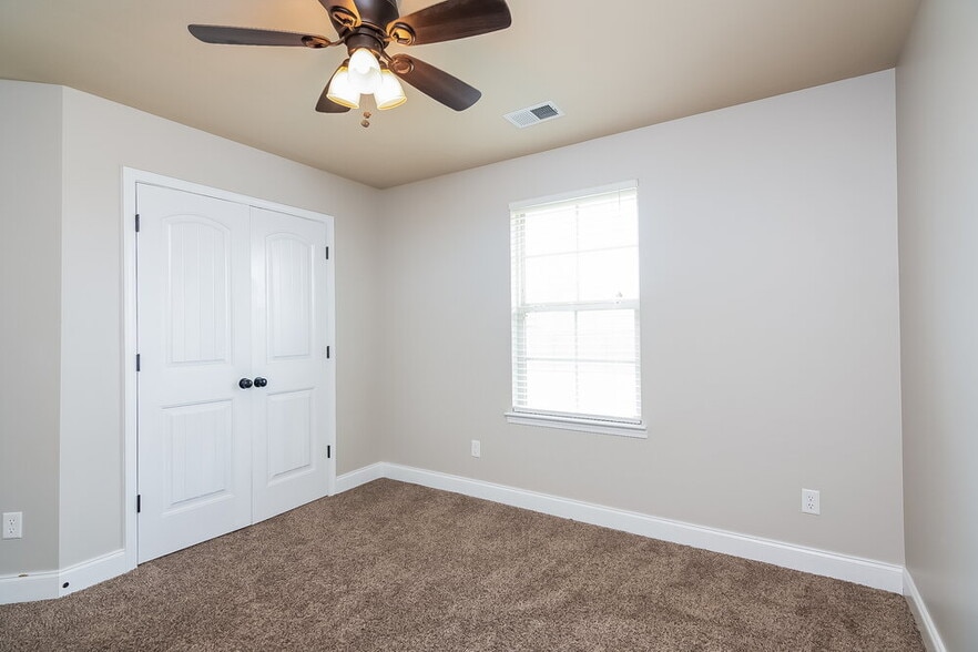 Building Photo - 2851 S Hartland