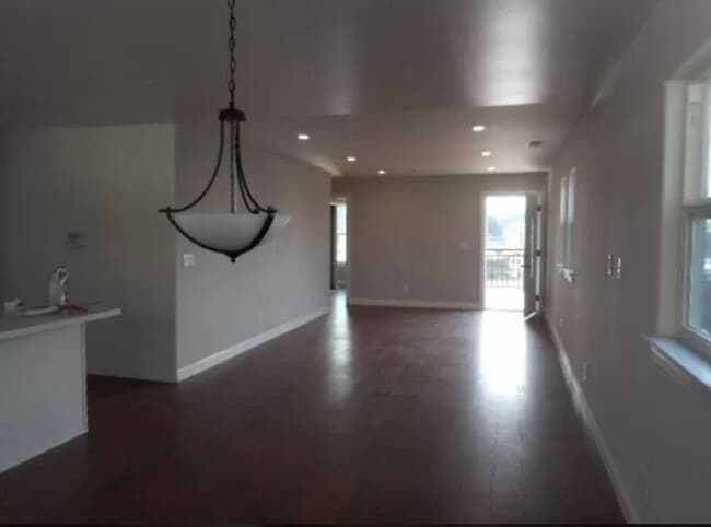 Building Photo - Beautiful & Cozy 4 Bedroom Home with Modern Upgrades!