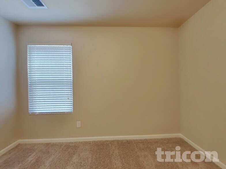 Building Photo - 38 Possum Creek Ln