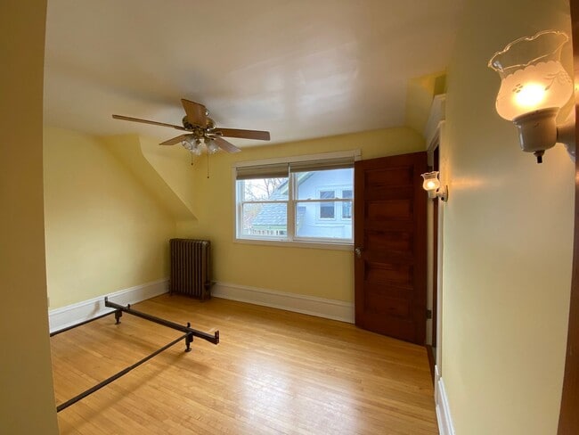 Building Photo - Single Family Home w/ Garage in Daytons Bl...