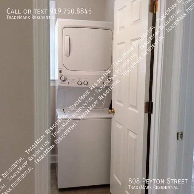 Building Photo - 808 Peyton St