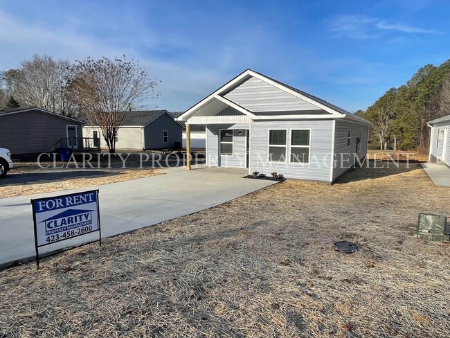 Building Photo - Newly constructed three bedroom home!