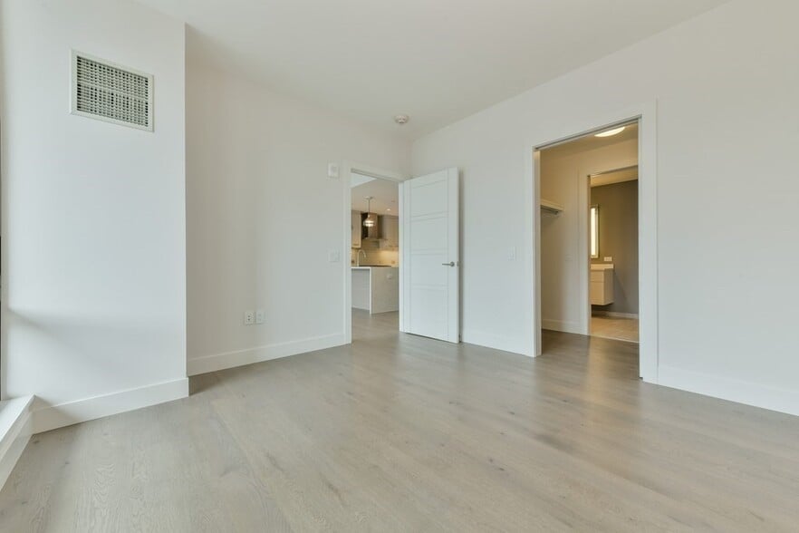 Building Photo - 40 Traveler St