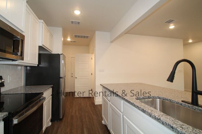 Building Photo - Upscale Three-bedroom Townhome!