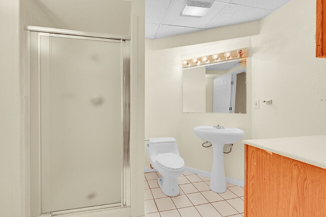 Building Photo - $2,795.00, 3-bed, 3.5-bath with bonus room...