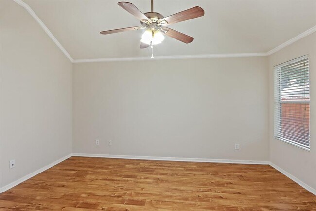 Building Photo - 15511 Fir Woods Ln