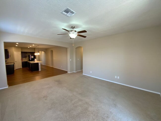 Building Photo - 3 Bedroom Single Story Home in Loma Colora...