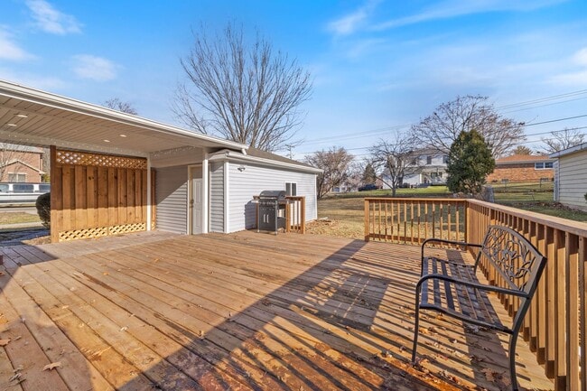 Building Photo - 503 S Benton St